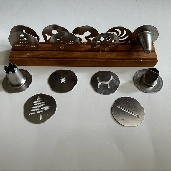 Vintage Mirro Cooky and Pastry Press - Picture 4 of 11